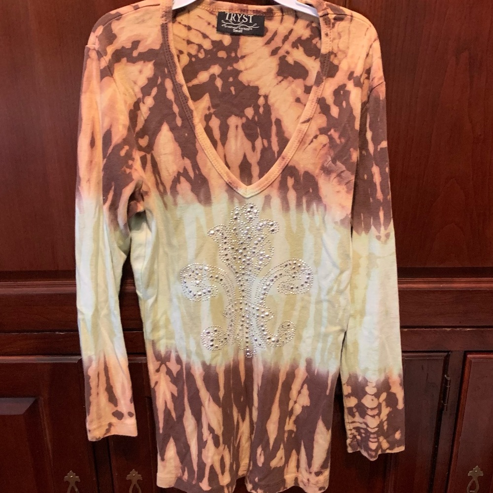 Woman’s Long Sleeve Shirt Size small